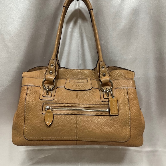 Coach handbag. Two handled shoulderbag. Silver hardware   43-B4b - Picture 1 of 9